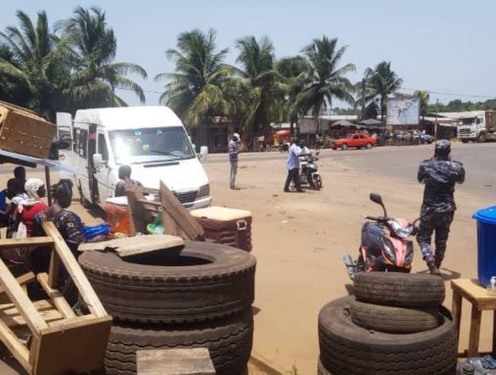 Lutte contre le Covid-19 : la police démantèle une gare fictive ou des camions de marchandises font le transport frauduleux de personnes