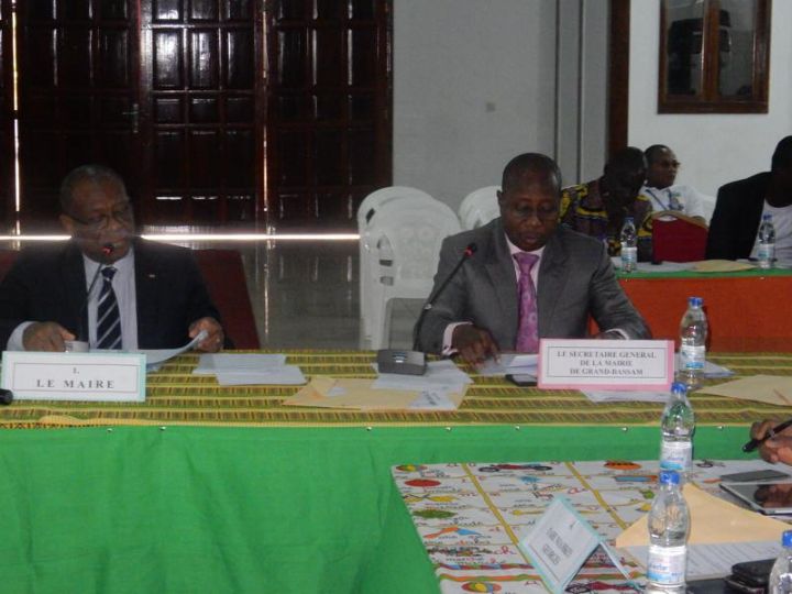 Le maire Ezaley et le Conseil Municipal se préparent pour les fêtes de fin d’années