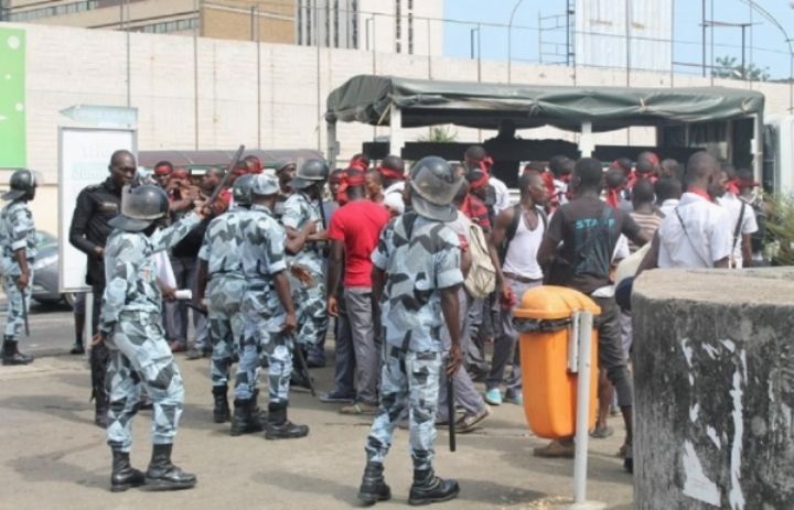 Grèves des enseignants et étudiants : C’était chaud au campus de Cocody, des grévistes bastonnés et arrêtés par la police