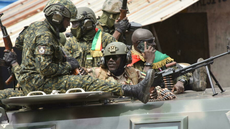 Guinée: le chef des putschistes Mamady Doumbouya promet un nouveau gouvernement