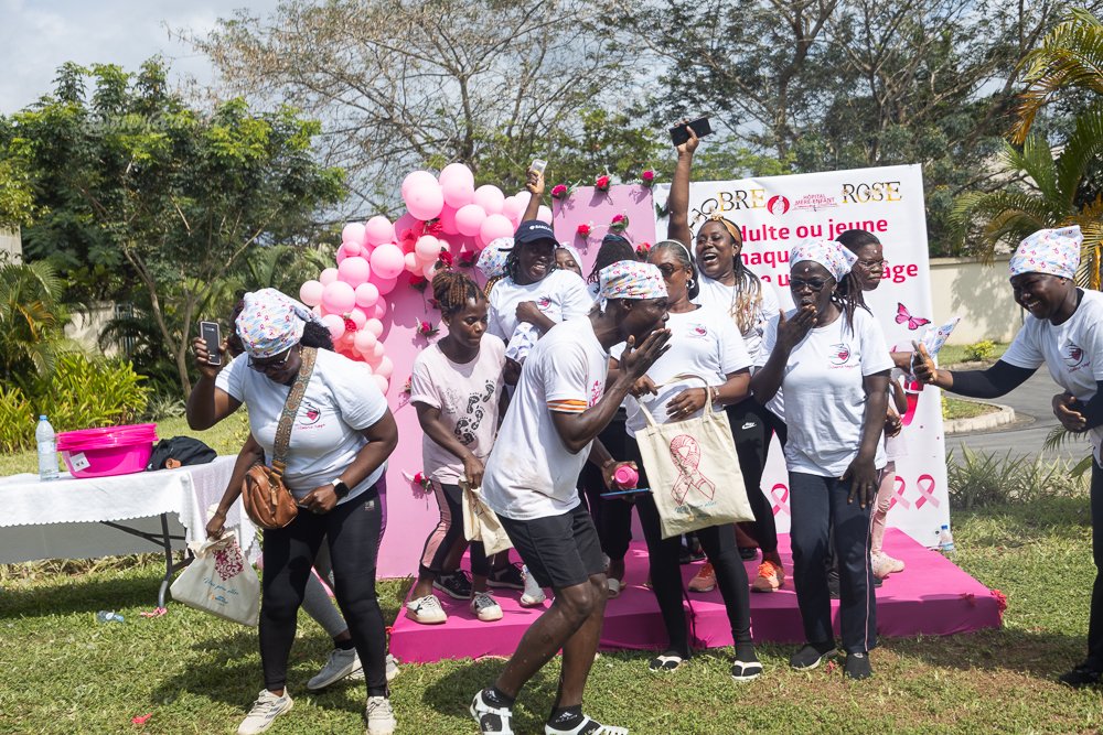 Hôpital Mère-Enfant de Bingerville : sport et dépistage pour Octobre Rose