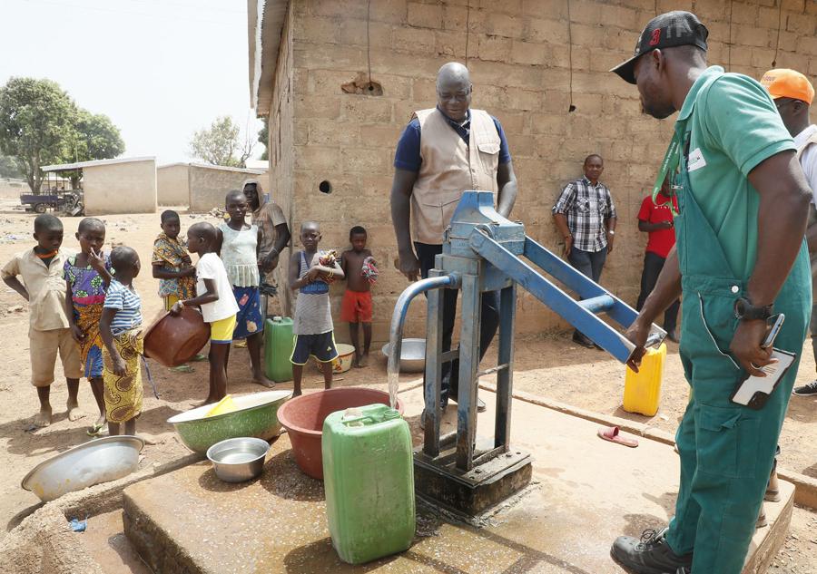 Hydraulique villageoise : le Coordonnateur Général du Psgouv et du PA-PsGouv, Non Karna Coulibaly, visite des Pompes à Motricité humaine réparées dans des villages de Korhogo et de Boundiali