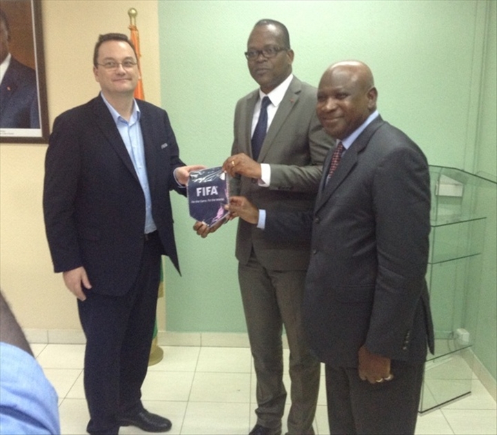 Renforcement des capacités (Programme Performance) : Alain Lobognon échange avec des émissaires de la FIFA
