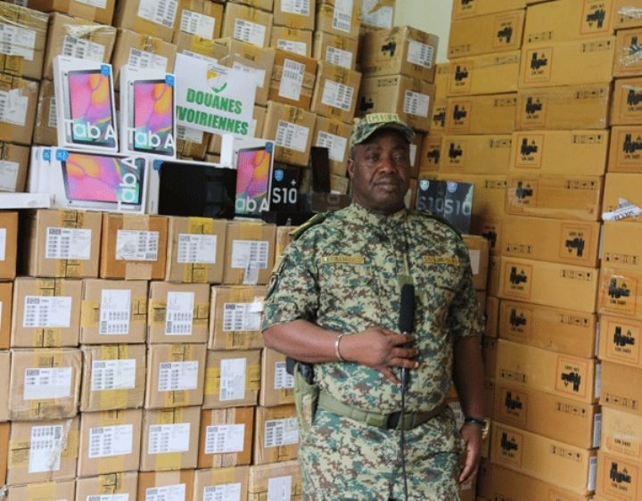 Contrebande de téléphone mobile : la douane démantèle un important réseau