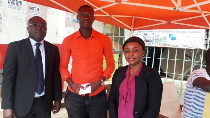 Agir pour les Jeunes: Touré Ismaela Claude ouvre un magasin de vente de portables