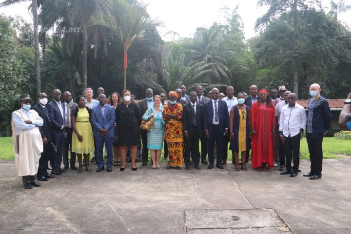 Atelier sur l’état des connaissances sur les zoonoses au Parc national de Taï: Les participants échangent autour des travaux de recherche et des savoirs traditionnels