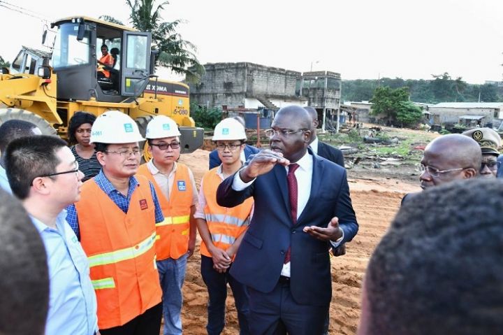 Le ministre Amédé Kouakou visite le chantier du 4ème pont