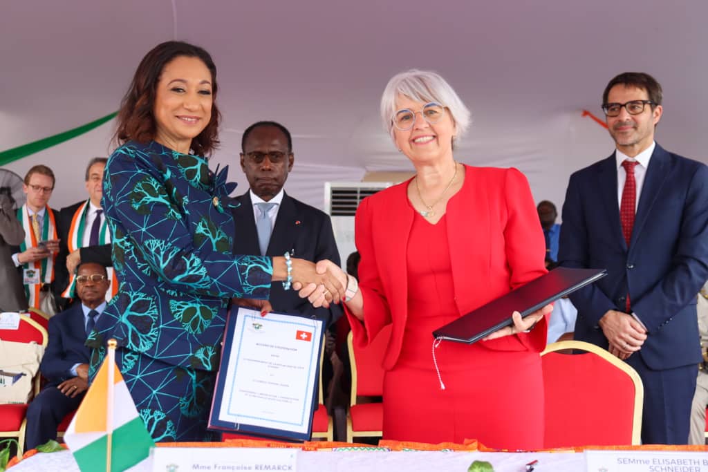 Importation, exportation et retour de biens culturels : la ministre Françoise Remarck et la Conseillère fédérale suisse, Elisabeth Baume-Schneider, signent un accord