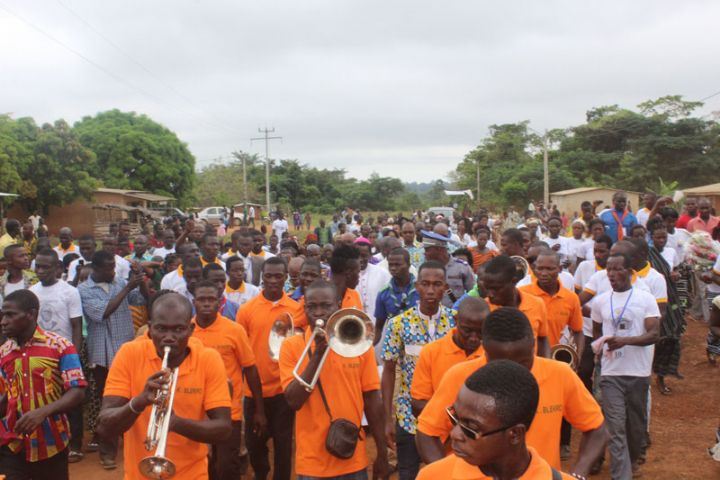 Religion : Ferveur populaire, pour l’inauguration, par Mgr Marcellin Kouadio, de la chapelle d’Assika Kpolèssou