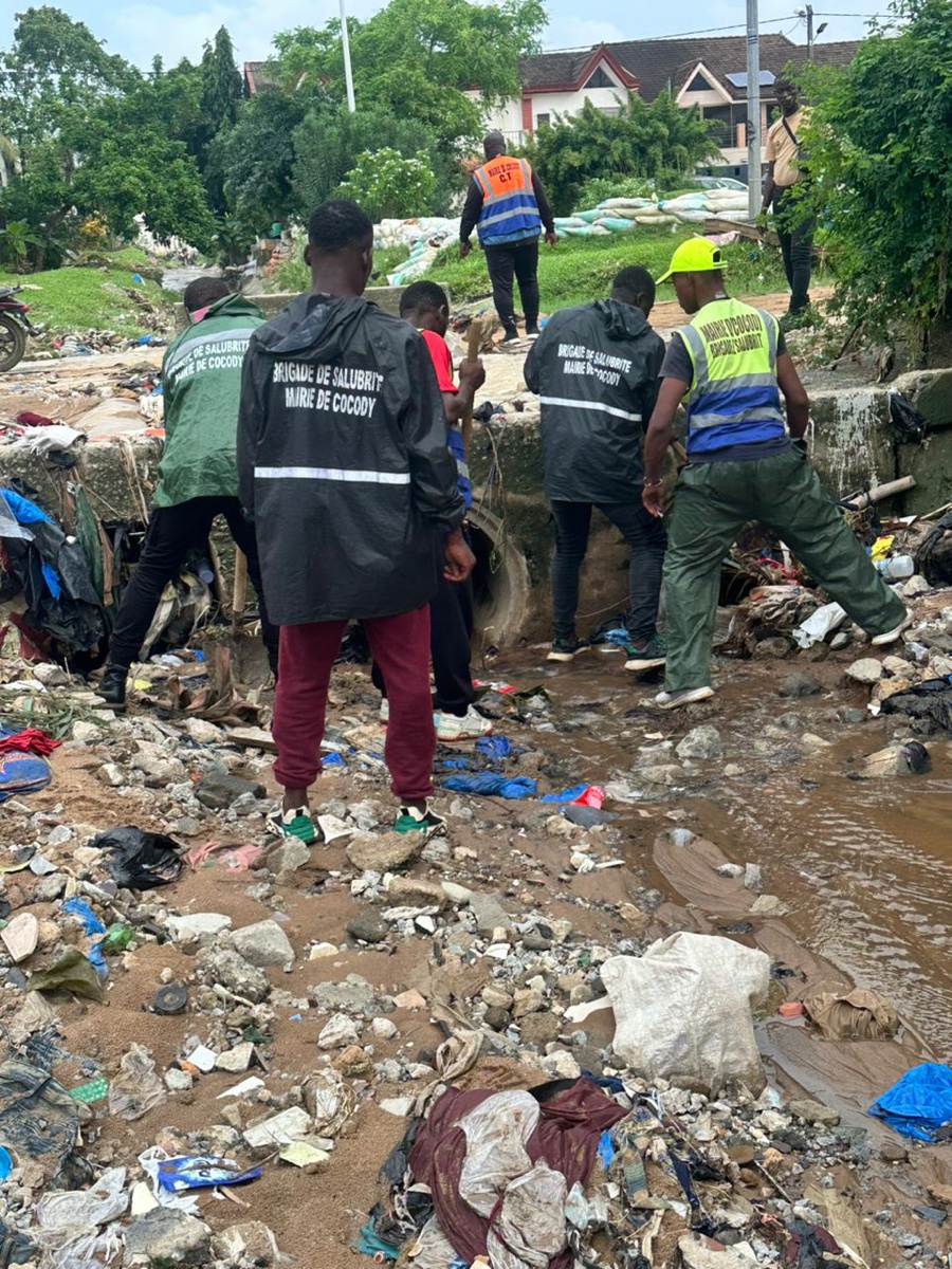 Inondations à Cocody: le Conseil municipal aux côtés des populations sinistrées