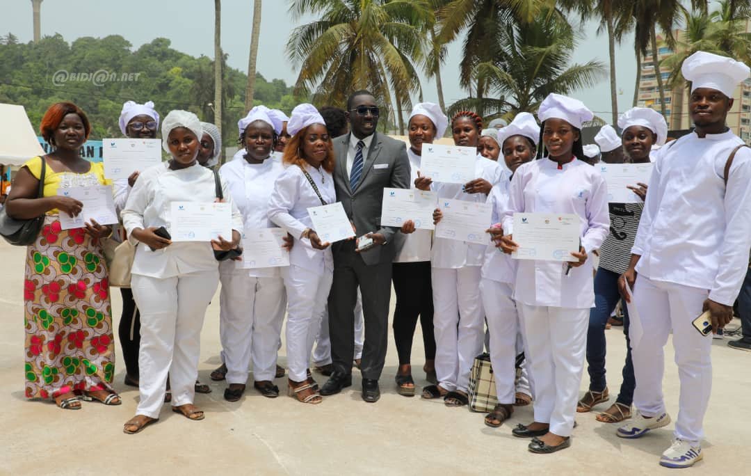 Insertion professionnelle : 200 jeunes de la région de San Pedro reçoivent des certificats de fin de formation dans le métier de l’hôtellerie