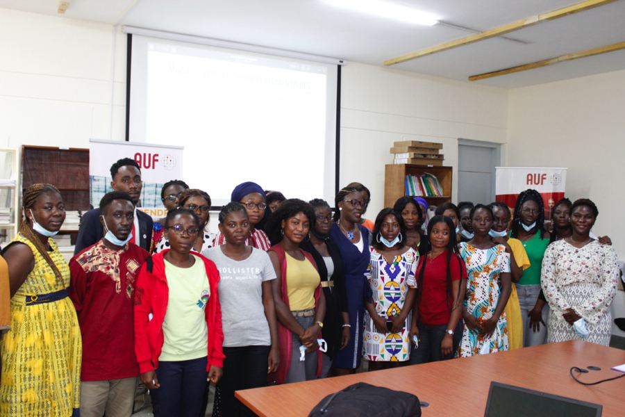 Insertion professionnelle par le digital : des jeunes ivoiriennes en laboratoire