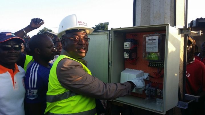 Ouattara offre l’électricité au village de Wattaramadoudou ( Dikodougou)