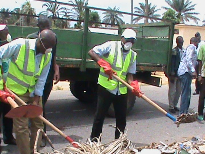 Jacqueville/ ‘‘Semaine de la salubrité’’ Le maire Joachim Beugré donne le top départ