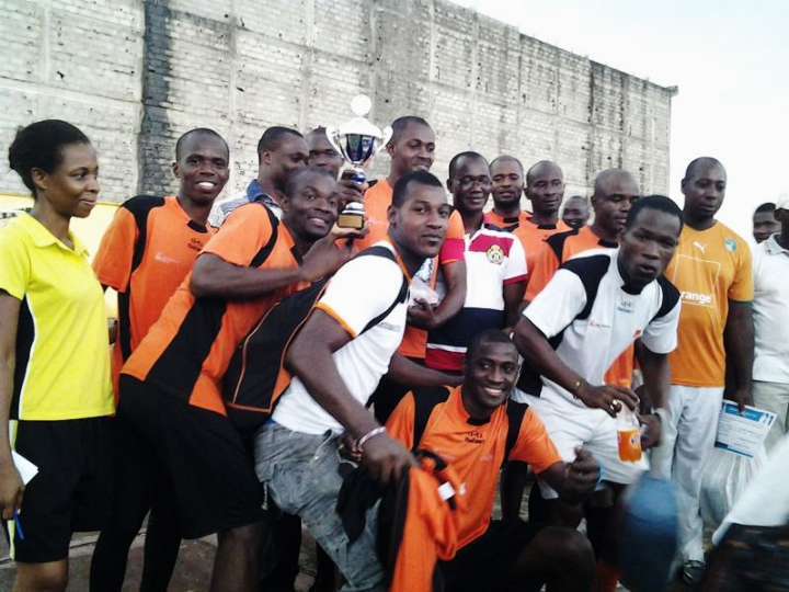 ORANGE CI remporte le Trophée de l’Amitié de la Jeune Chambre Internationale Abidjan Elite