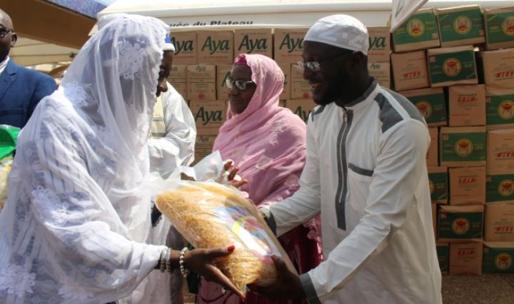 Des kits alimentaires à des associations musulmanes
