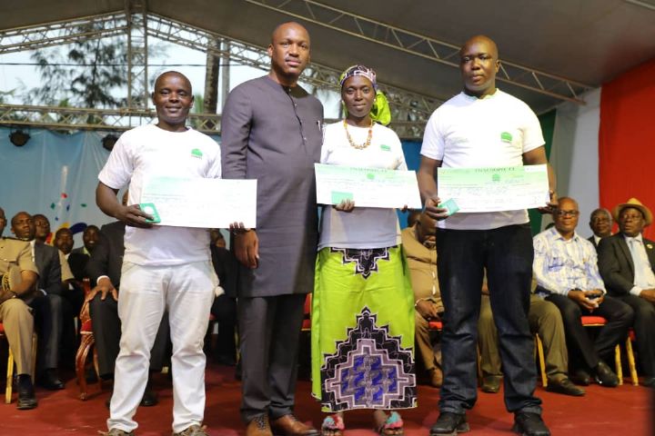 Promotion de l’entrepreneuriat : des milliers de jeunes des régions de San-Pédro et Lôh-Djiboua reçoivent des financements