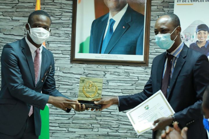 2ème et 3ème Prix d’excellence 2019 de la meilleure association de jeunesse: Le Ministre Mamadou Touré célèbre ses lauréats