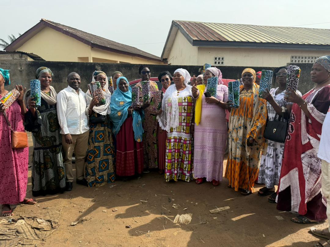 JIF 2026: Yéo Brahima, Chef de Cabinet du ministre de la Communication offre des pagnes aux femmes RHDP d’Abobo N’Dotré