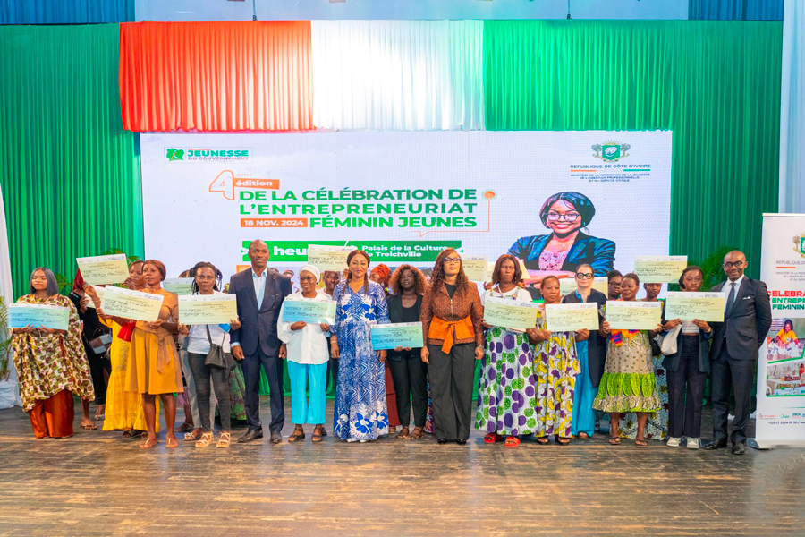 Journée de l'Entrepreneuriat Féminin des Jeunes/4ème édition : 42 bénéficiaires reçoivent des chèques d'un montant total de 138,513 millions FCFA