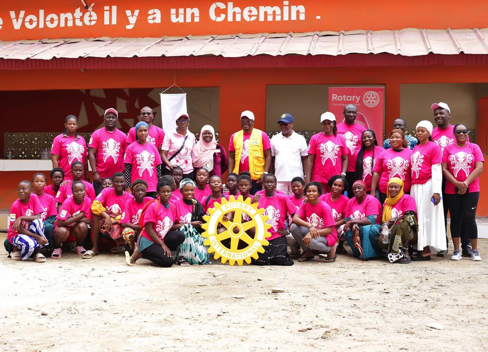 Journée de sensibilisation au cancer du sein – Action Octobre Rose du Rotary Club Abidjan Séliame