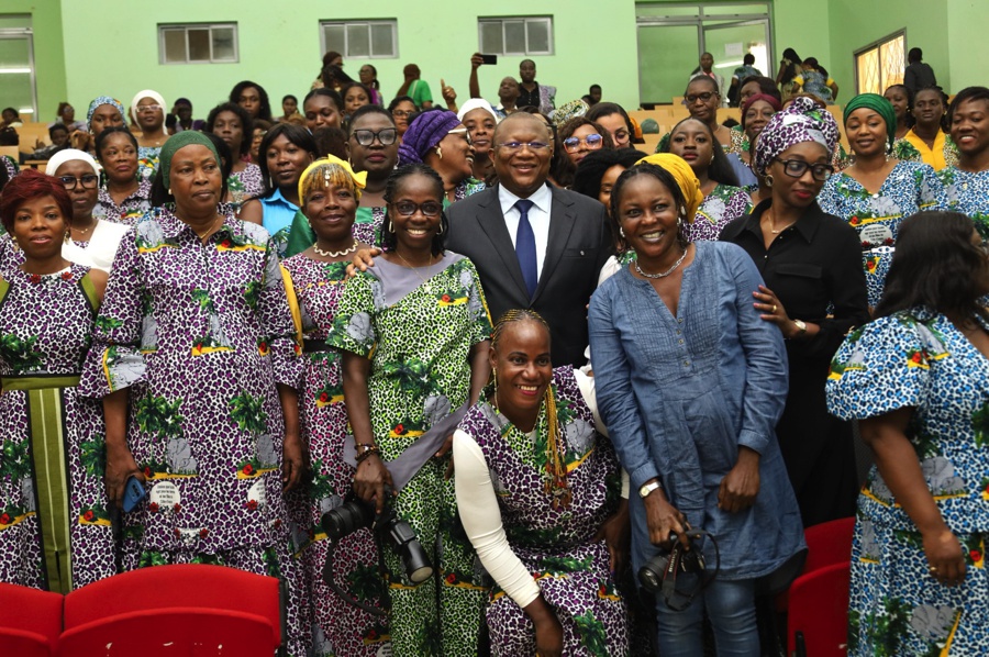Journée internationale des droits des femmes : Amadou Coulibaly célèbre l’engagement des femmes du Ministère de la Communication