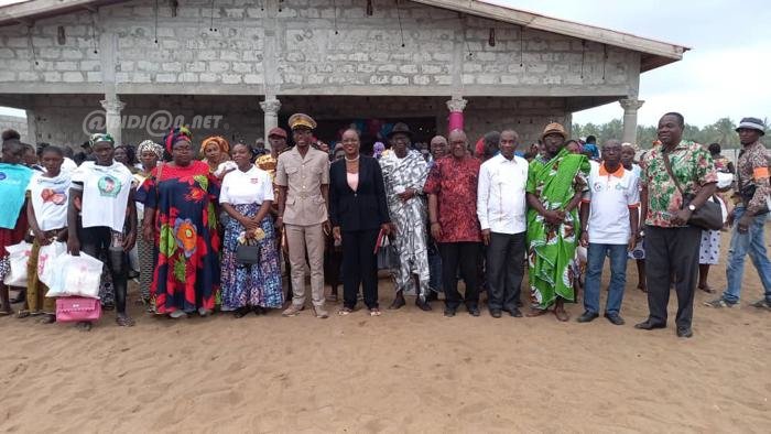 Journée Internationale du bébé et de l'enfantement : La chefferie de Mambè-Eiminkoa (Jacqueville) et ses partenaires honorent plus de 100 bébés et leurs mères