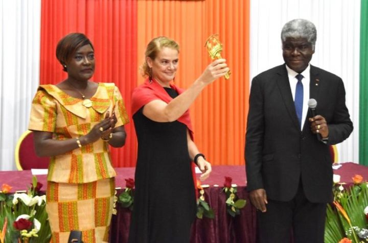 Coopération ivoiro-canadienne : Julie Payette faite citoyen d’honneur de la ville d’Abidjan