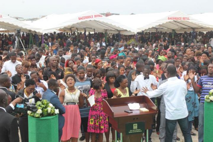 KAIROS, qui signifie Temps favorable de Dieu, est une grande évangélisation organisée chaque trimestre par l’Apostolat Catholique d’Evangélisation SACERDOCE ROYAL.