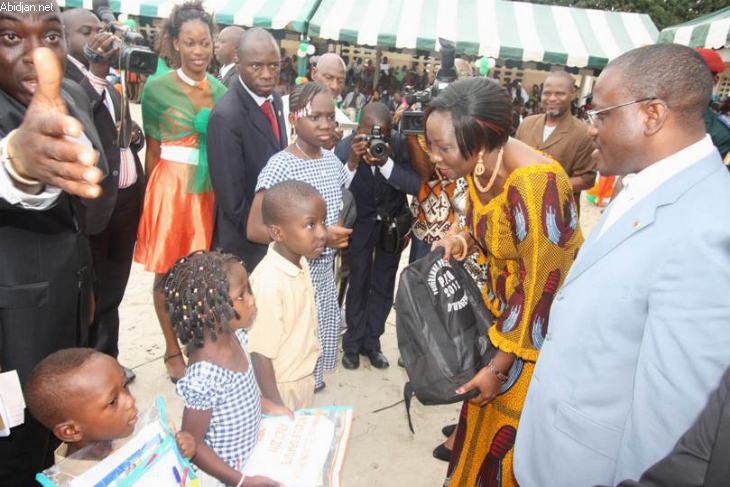 Le gouvernement offre près de 2,5 millions de kits scolaires aux écoliers des établissements publics