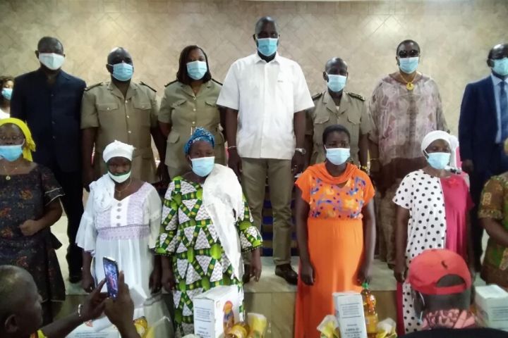 Des kits alimentaires distribués à 500 veuves de Tiassalé