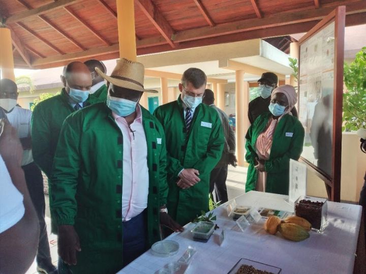 Le ministre de l’Agriculture encourage le groupe Nestlé pour ses efforts de recherches agricoles