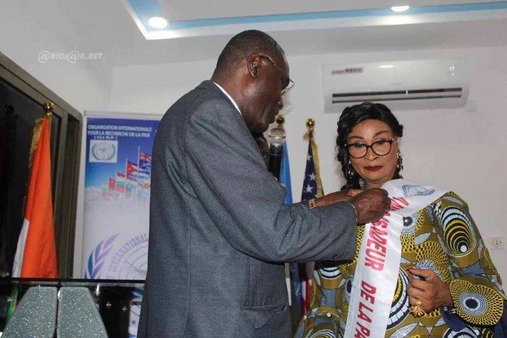 Distinguée et accréditée ambassadrice de la paix, N’ZI N’Da Affoué Eliane aux politiques : « Levons-nous pour bâtir la paix et laissez de côtés nos intérêts »