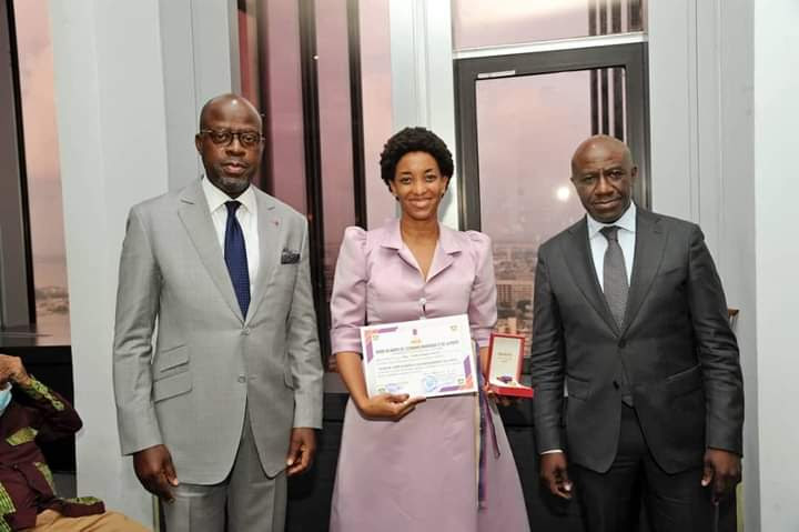 La directrice de la Fondation Jeunesse numérique distinguée