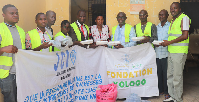 La Fondation Kologo offre un repas aux détenus de la prison de Bouaflé
