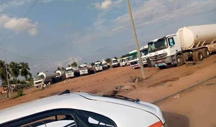 La file d’attente des camions citernes à Yamoussoukro est une routine (GESTOCI)