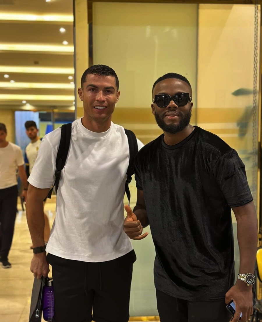 L’artiste Kerozen rencontre son idole Christiano Ronaldo à Ryad en Arabie Saoudite