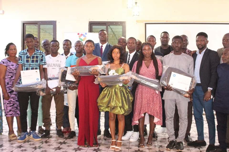 L’association  Générations des anciens élèves  de Lakota  (GAEL) prime les meilleurs bacheliers de l'année scolaire