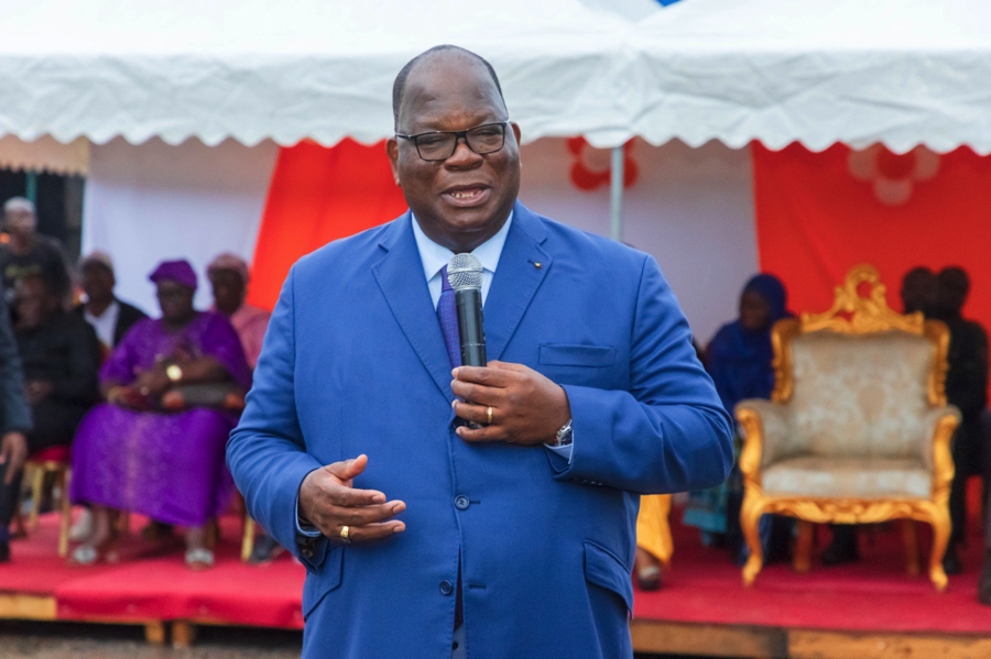 Noël 2024 : le ministre Laurent Tchagba comble de cadeaux les enfants des Eaux et Forêts