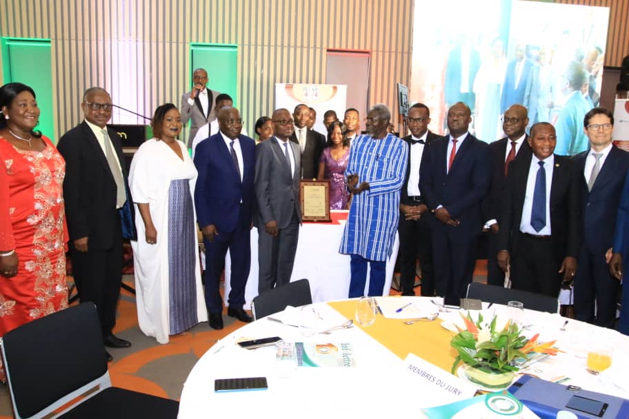 Le burkinabè Mahamadi Sebogo remporte à Abidjan le concours d’écriture pour la conformité