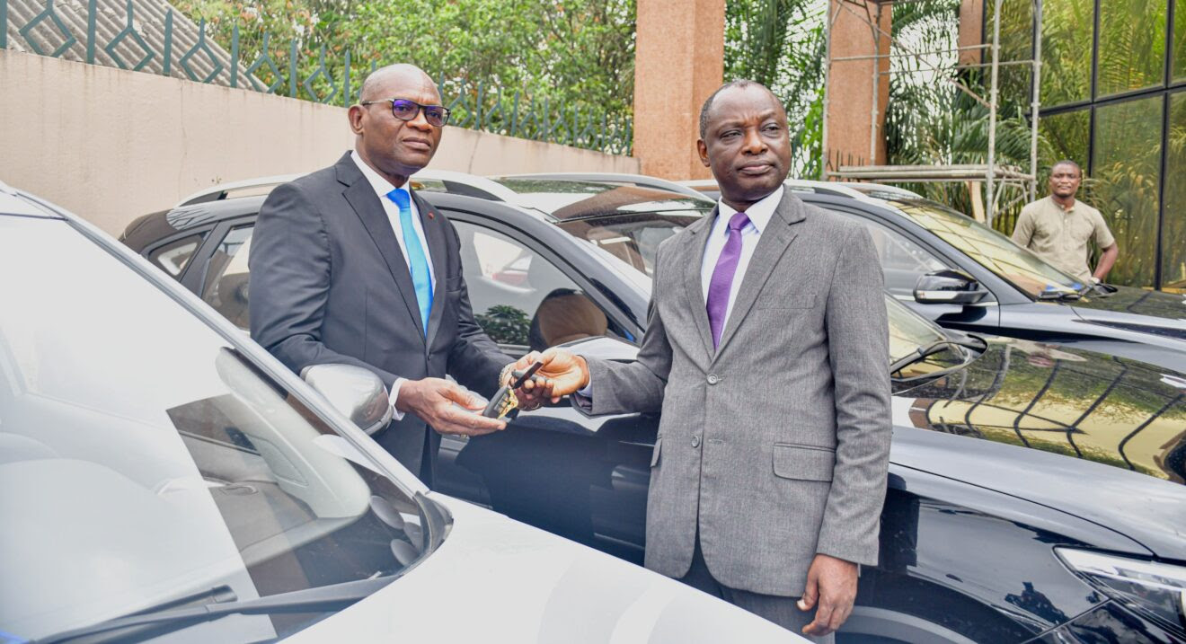 Le ministère des sports renforce les capacités opérationnelles de ses services avec sept nouveaux véhicules