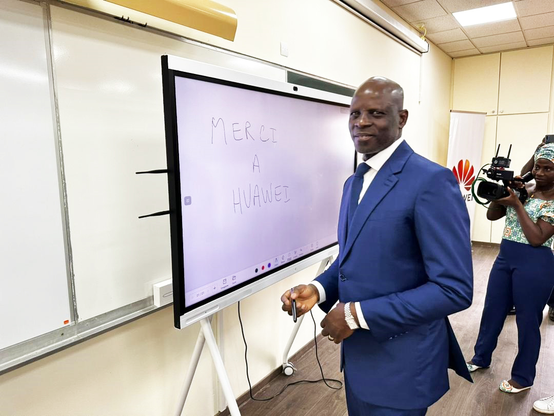 Enseignement supérieur : le ministre Adama Diawara inaugure l’Académie des TIC Amadou Gon Coulibaly de l’INP-HB