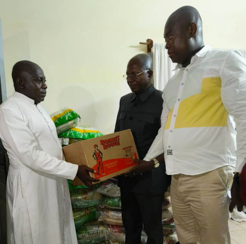 Abengourou: Léon Kacou Adom fait plusieurs dons aux musulmans et chrétiens 