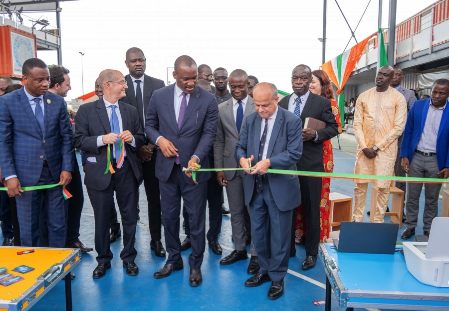 Le ministre Mamadou Touré lance le projet Bibliobox en faveur de 125 ...