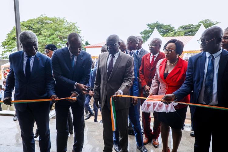 Le Ministre Mamadou Touré procède à l’ouverture de la Maison des Jeunes et des Savoirs de Yopougon