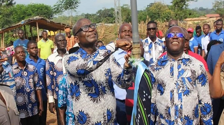 Le président du conseil régional du N’zi inaugure une pompe villageoise à Brou Ahoussoukro