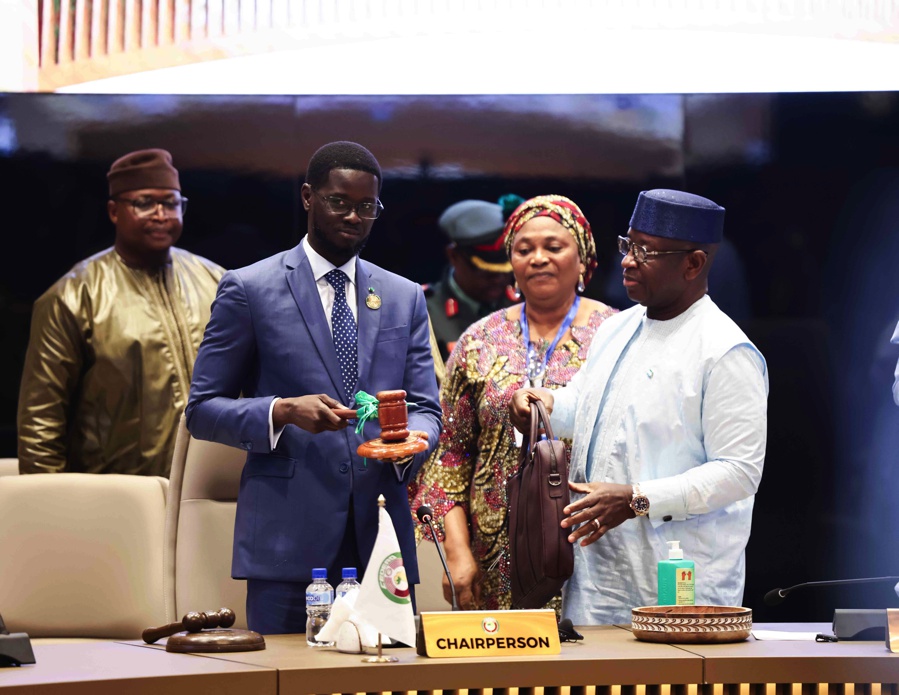 Le Président sénégalais Bassirou Diomaye Faye prend la tête de la Cédéao