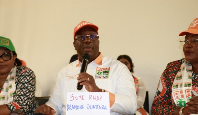  Ouattara Dramane investit les présidents de l’Union des jeunes et des femmes du RHDP de France