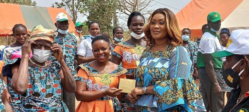 Le soutien et les encouragements de Myss Belmonde Dogo aux membres de l’AVEC « AFÊKA-N’GBIN » de Kondoukro