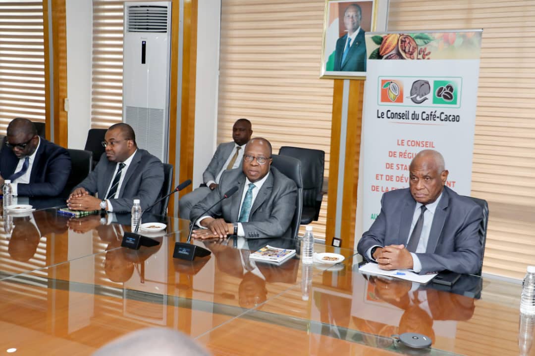 Campagne café-cacao 2025-2026 : l'OIA salue la décision de l'État d'enlever l'intégralité de la production de cacao au prix fixé